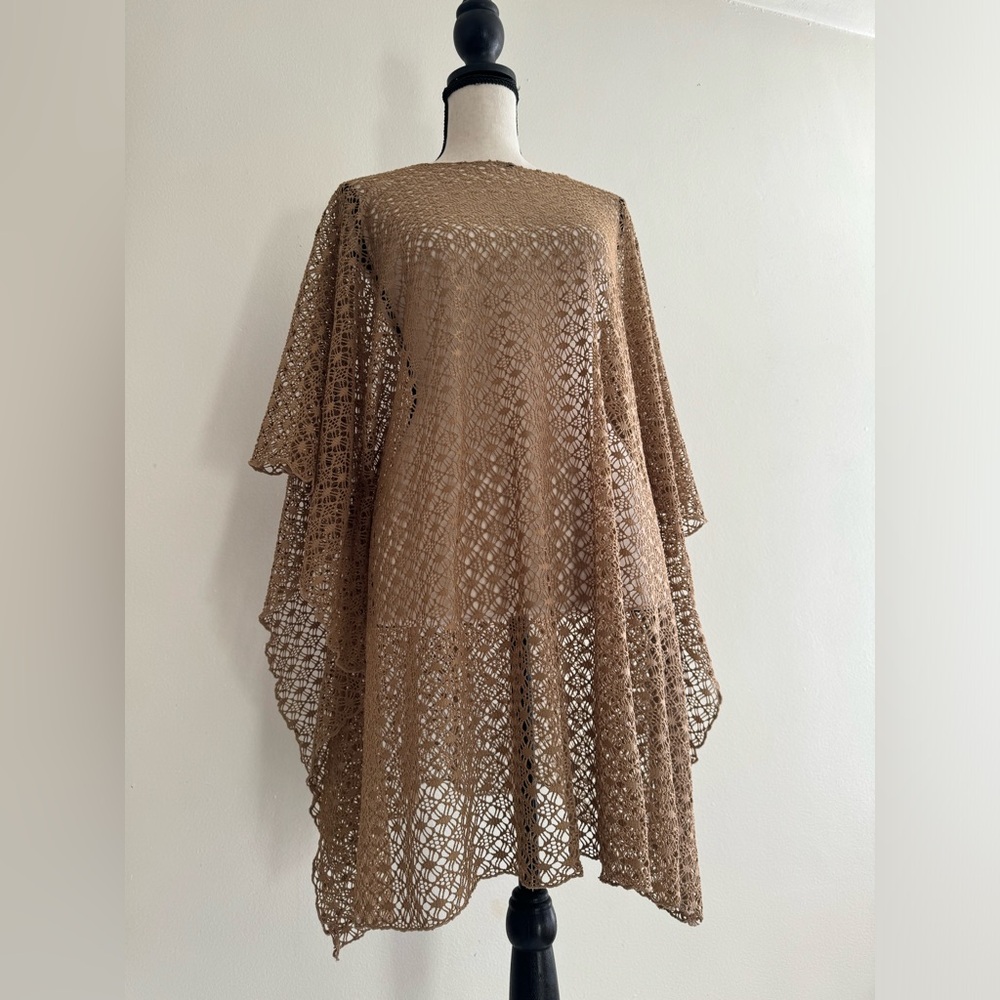 Women’s shawl/Wrap. Brown. In great condition.
